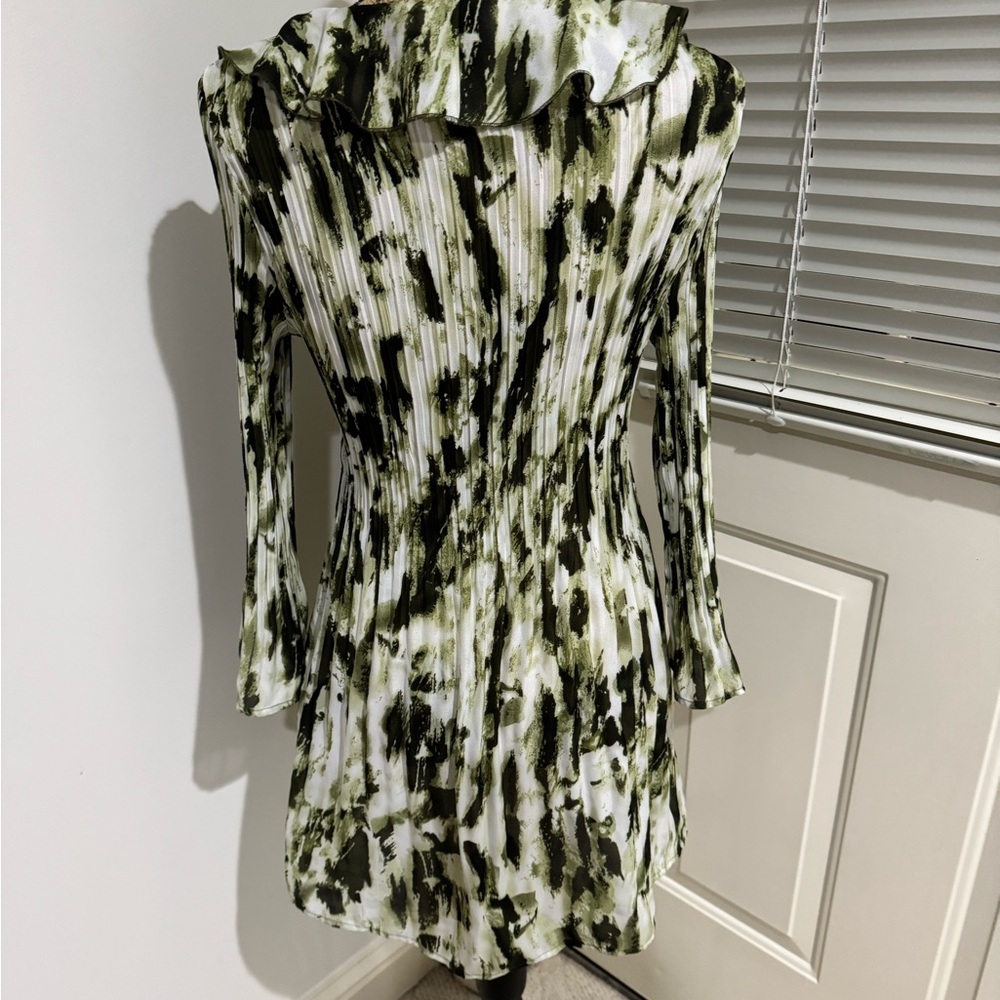 Alison Taylor Green and White Ruffled Blouse size L - Picture 5 of 13